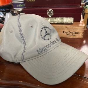 Mercedes-Benz hat
